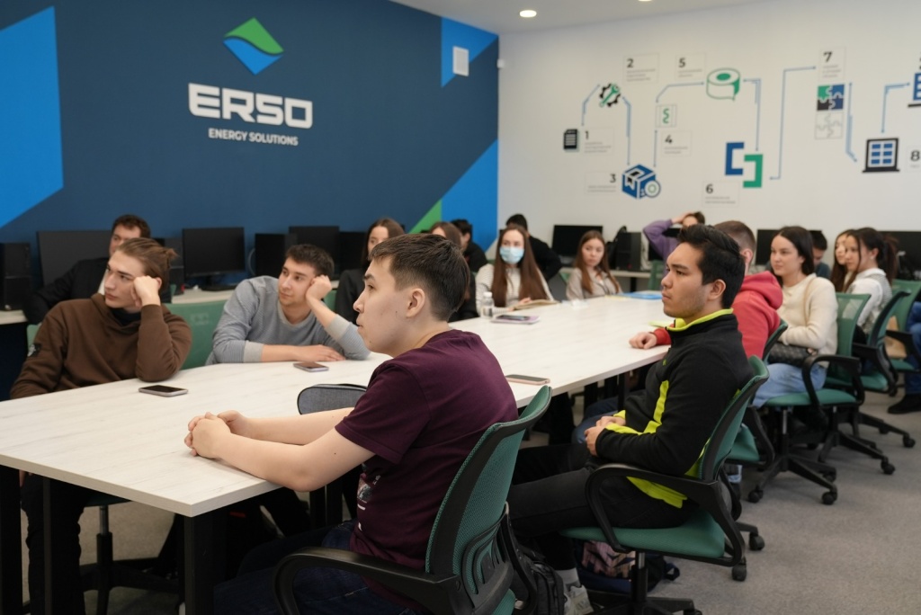 ERSO просвещает студентов на тему майнинга криптовалют.jpeg