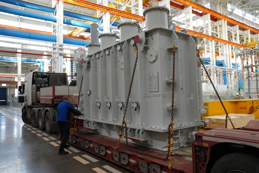 Трансформатор ERSO увезли в Адыгею на ПС «ИКЕА».JPG